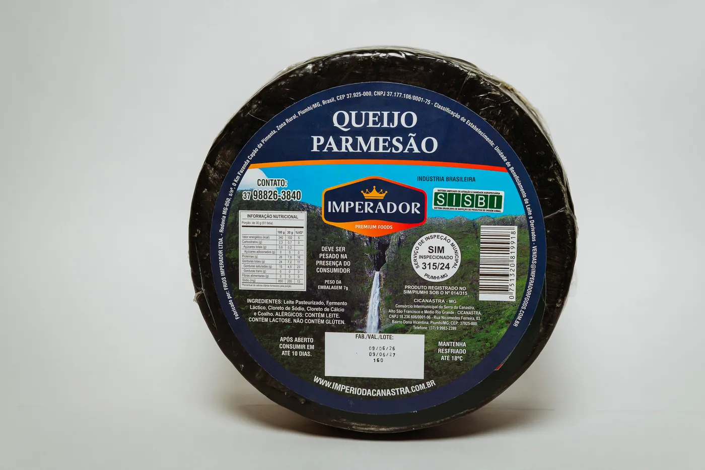 Queijo parmesão capa preta Imperador de 6 kg